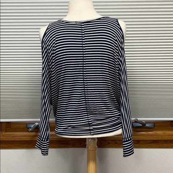 Democracy blue striped cold shoulder front tie top Size small - Picture 3 of 5